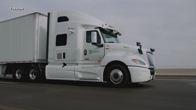 US truck travels 130 kilometers without driver (Video)