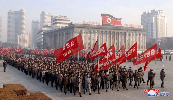Северна Корея често отбелязва различни годишнини с военни паради.  Снимка: Ройтерс