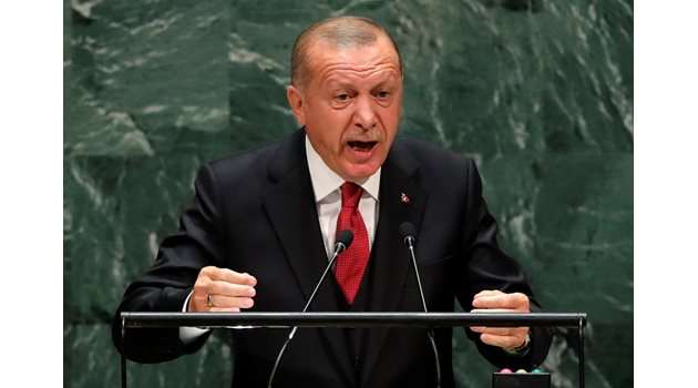 Измама ли е сценарият "Краят на Ердоган"? Само Путин от днешните лидери управлява по-дълго