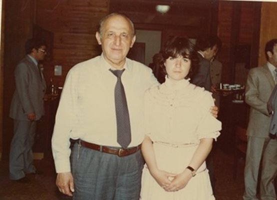 Жени с покойния си дядо - Тодор Живков