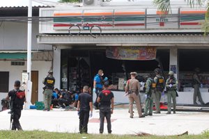 Седем души са ранени след експлозии в южната част на Тайланд