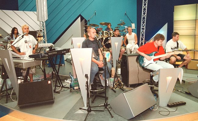 “Ку-ку бенд” репетира за турне през август 2001 г.