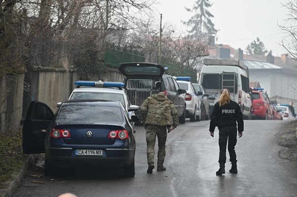 Две къщи са засегнати при взрива в Банкя тази сутрин Снимка: Георги Палейков