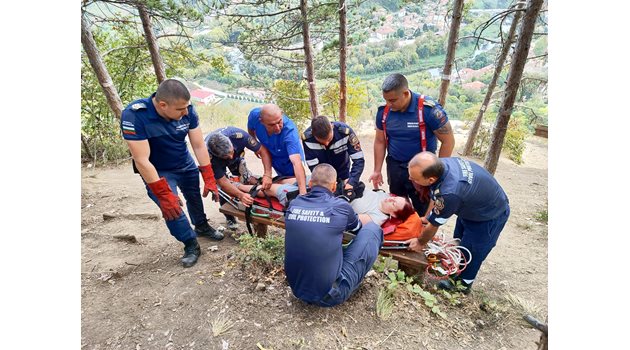 Спасяване на пострадала млада жена след инцидент на Гарга баир

Снимки:  РСПБЗН - Велико Търново