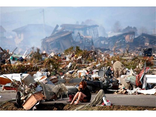 Огромната вълна цунами удари Япония на 11 март 2011 г.
СНИМКИ: ЛИЧЕН АРХИВ И РОЙТЕРС
