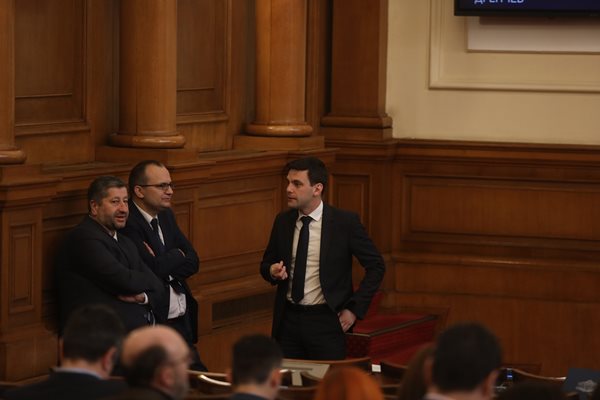 Христо Иванов и Никола Минчев по време на дебата.