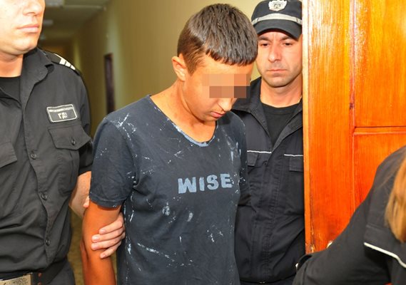 Осмокласникът Иван Иванов се изправя пред съда след седмица