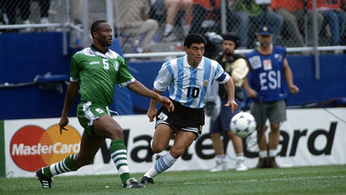 Диего Марадона по време на последния си мач в националния отбор - победата 2:1 над Нигерия в САЩ '94. Следващият трябваше да е срещу България, но го хванаха с кокаин.