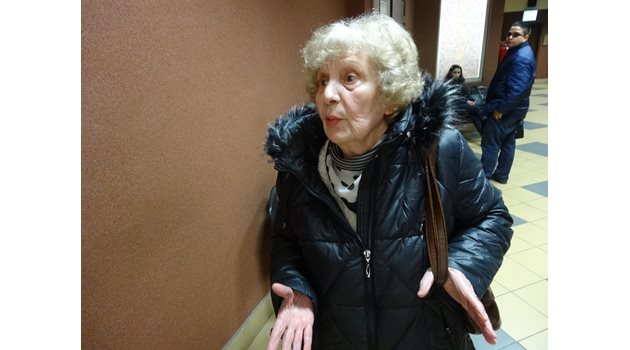 Анка Петкова излезе от съдебната зала разтреперана.