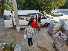 Преживялата потоп Мизия помага на пострадало карловско село