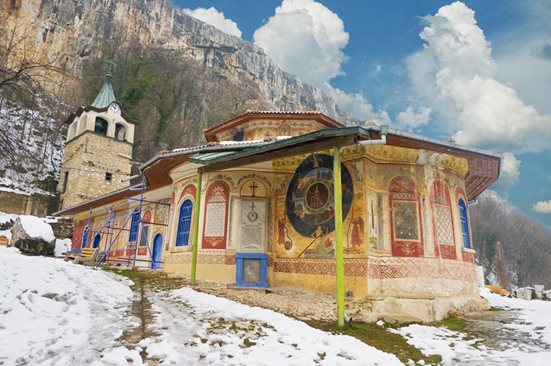 Преображенският манастир е 4-и по големина в България.