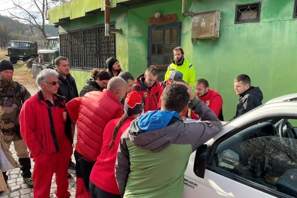 Отрядите на Планинската спасителна служба в Банско, Добринище и Разлог се включиха в издирването на изчезналото 12-годишно дете от Перник.