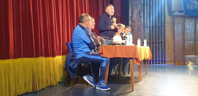 Кметът на Карлово Емил Кабаиванов благодари на ръководството на ПФК "Левски" - София.