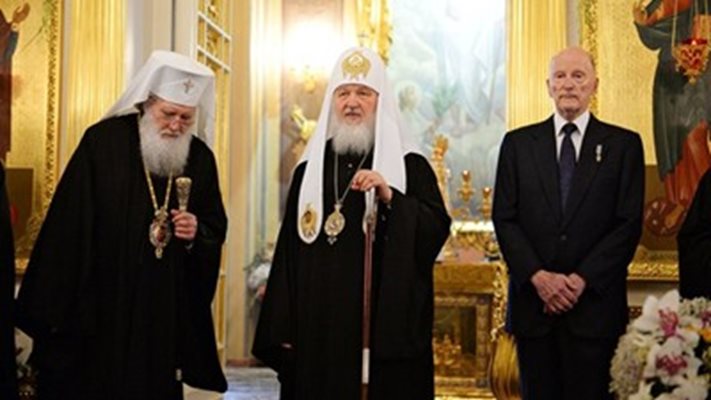 Българският патриарх Неофит, руският патриарх Кирил и Симеон Сакскобургготски (от ляво на дясно)