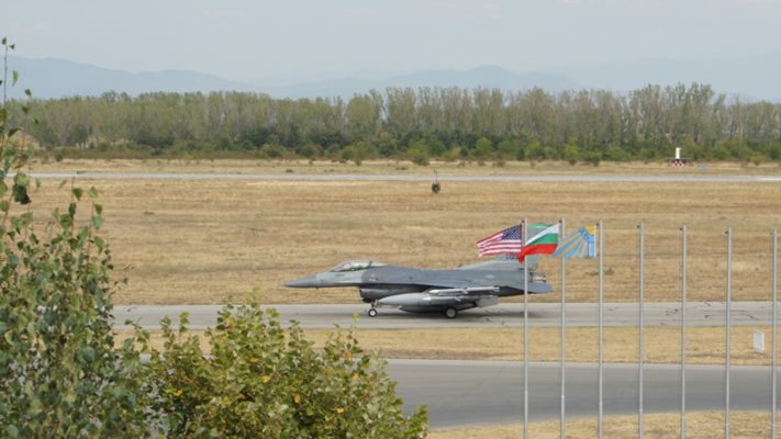 Първият F-16 за България ще е готов чак догодина