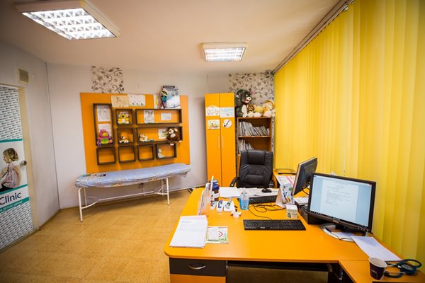 Детската клиника работи в София и в Пловдив.