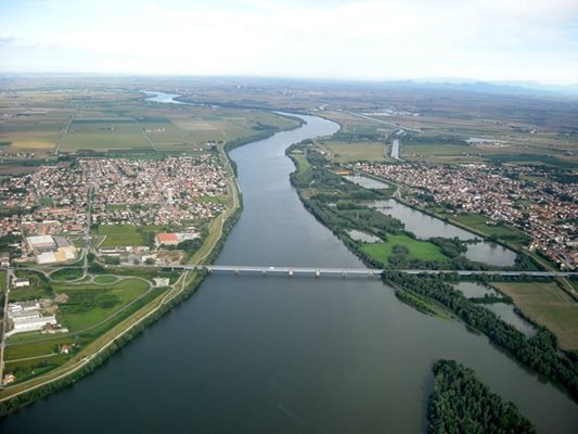Спадане на нивото на река Рейн възпрепятства корабоплаването