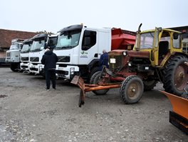 Техниката за зимнно поддържане на улиците е проверена.