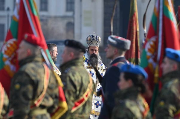 Осветиха бойните знамена на Богоявление Снимка: Георги Палейков