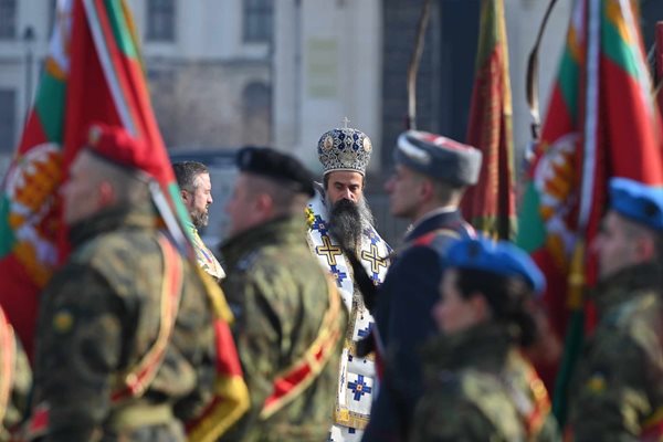 Осветиха бойните знамена на Богоявление Снимка: Георги Палейков