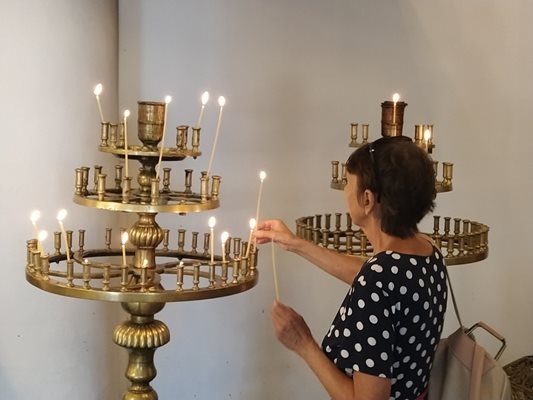 Пловдивчанка запали от скъпите свещи в понеделник.