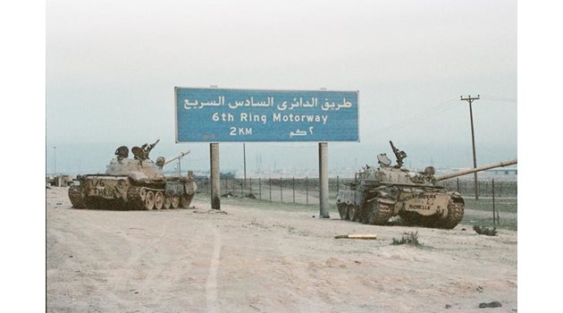 Кадър от нашествието на Ирак в Кувейт през 1990 г.