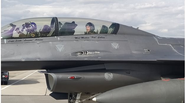 Президентът Румен Радев беше във втората пилотска кабина на F-16.