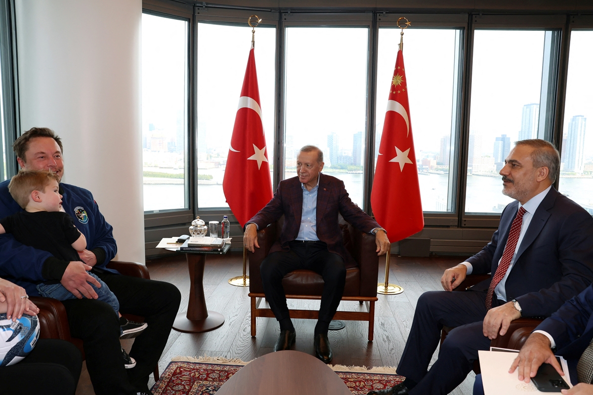 Ердоган подари топка на сина на Илон Мъск (Видео)
