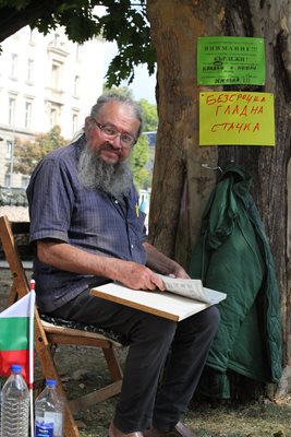 Николай Колев-Босия: Ще гладувам до смърт срещу Радев!