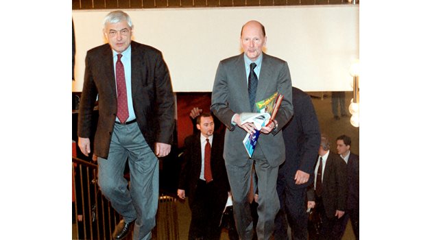 Христо Друмев придружава Симеон Сакскобургготски през 2001 г., когато царят направи първия си опит за създаване на НДСВ.