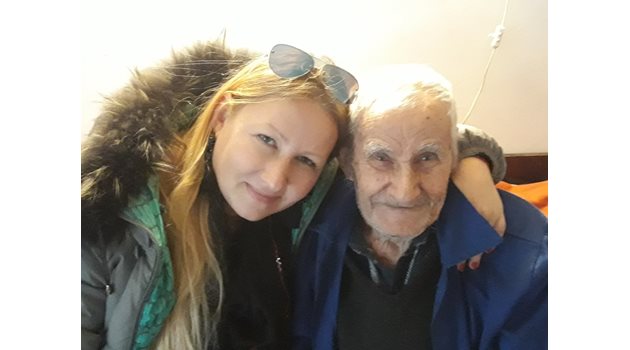 Дядо Георги с внучката си Светлана Бонин