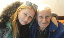 105-годишен дядо си излекува сам перде на очите с народна рецепта. Разтопен мед в 200 г вода за 2 месеца довели до невероятния ефект