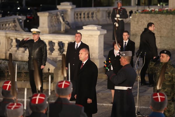Президентът Румен Радев по време на тържествената заря-проверка по случай националния празник на България - 3 март. Снимки НИКОЛАЙ ЛИТОВ