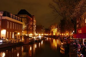 Идва ли краят на червените фенери в Амстердам?