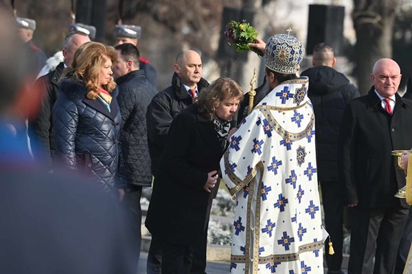 Осветиха бойните знамена на Богоявление Снимка: Георги Палейков