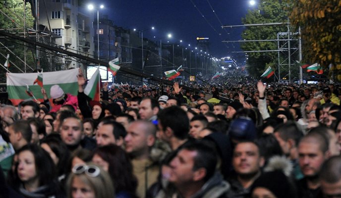 През 2016 г. 100 хил. души се събраха на концерт - митинга на Слави Трифонов на “Орлов мост” на “Цариградско шосе”.