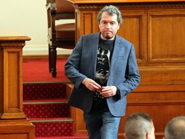 Тошко Йорданов е председател на медийната комисия в парламента.