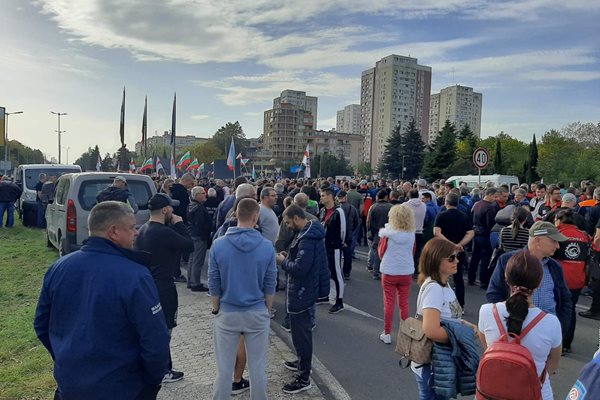 Протест на нефтохимиците в Бургас. Снимки: Димчо Райков