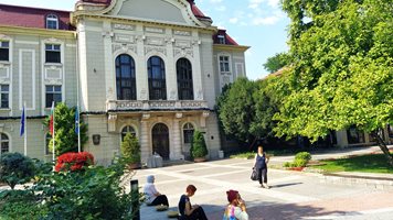 Слънчево и топло време ни очаква и днес, в Пловдив - до 32°