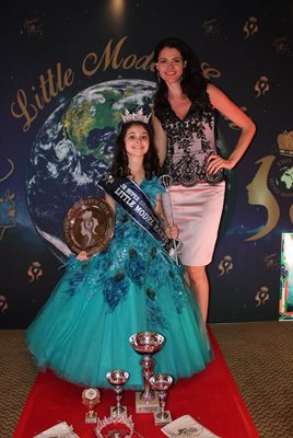 С победи
телката Естер Лазарева на Little Miss Nation 2018 в Бразилия.

СНИМКИ:
 ЛИЧЕН АРХИВ