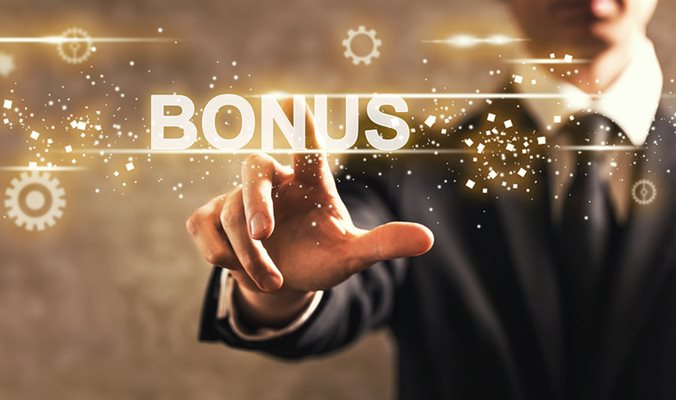 Кои са най-атрактивните бонус оферти на онлайн операторите?