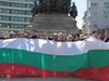 10-метров трибагреник поведе шествието на червените в София