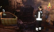Седем български и румънски коли изгоряха като факли в Калабрия