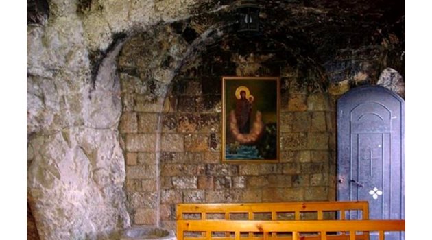 Оригиналната чудотворна икона на Богородица ел Нурия, пред която се е молил митрополит Илия в началото на 1942 г.