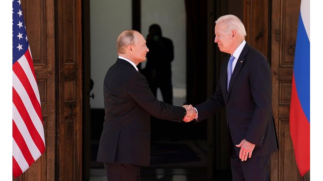 Joe Biden and Vladimir Putin shook hands before the start of their meeting (Updated)