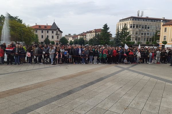 С митинг-заря във Враца почетоха Христо Ботев и загиналите за свободата на България Снимка: Валери Ведов