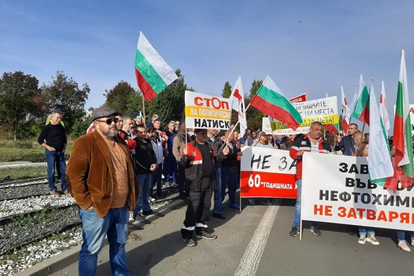 Протест на нефтохимиците в Бургас. Снимки: Димчо Райков