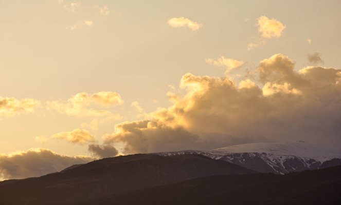 Гледките на 4-те сезона: Залез над връх Мазалат