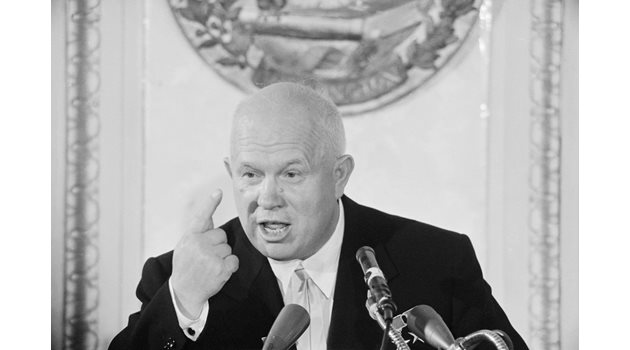 Хрушчов иска чрез пропоганда и театър да ликвидира религията.