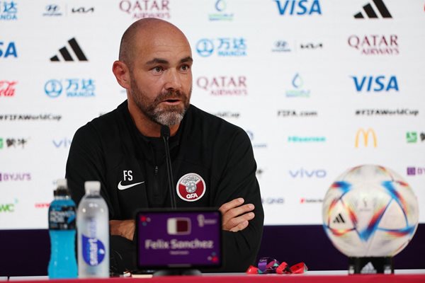 Португалският треньор на Катар Феликс Санчес дава пресконференция преди първия мач с Еквадор. Срещу неговия тим има сигнал във ФИФА.
